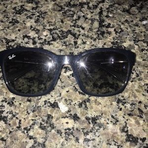 Navy blue Rayban 4197
